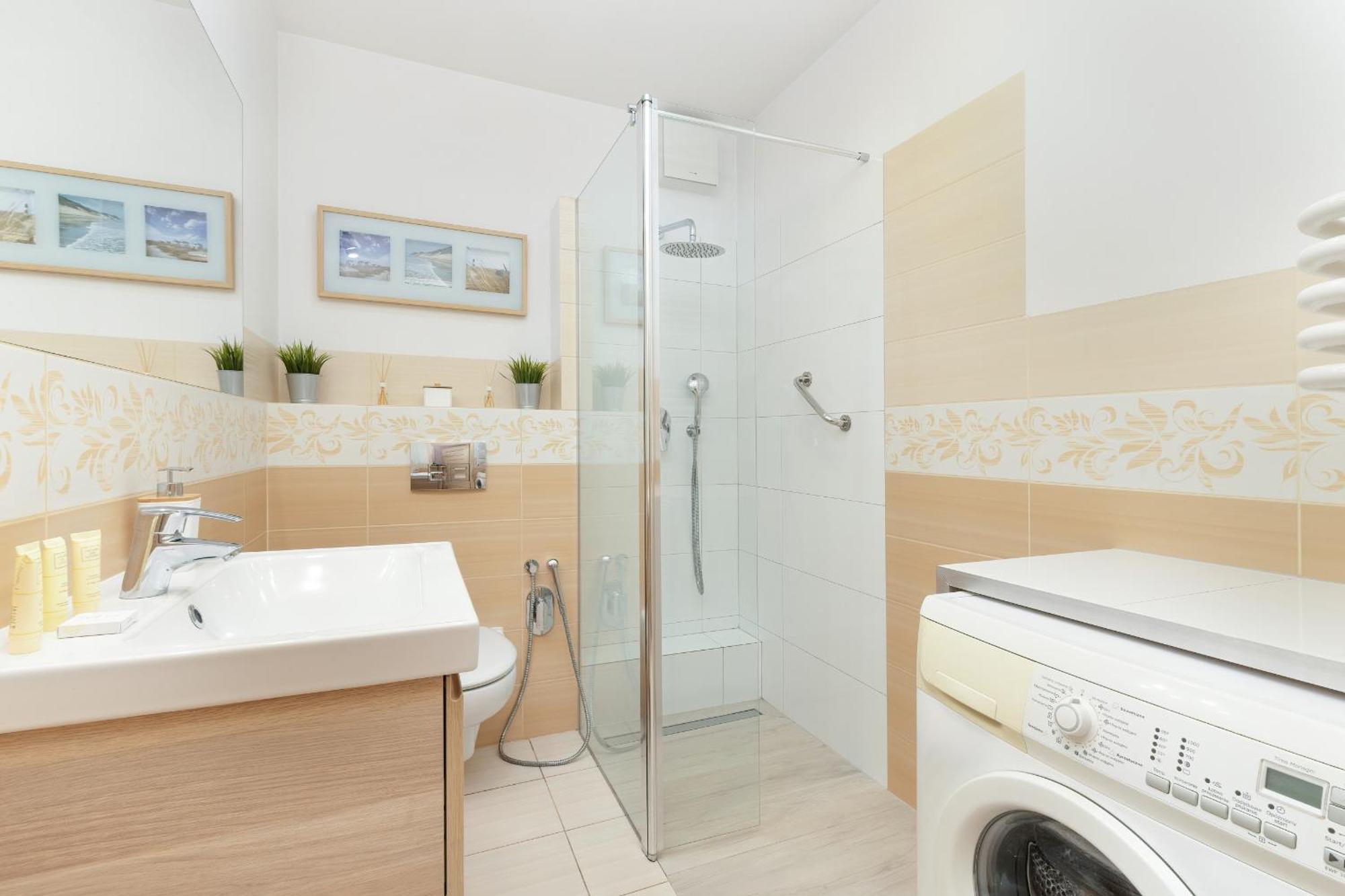 גדינייה Jasny & Przestronny Apartament Z Balkonem I Parkingiem By Rent Like Home מראה חיצוני תמונה
